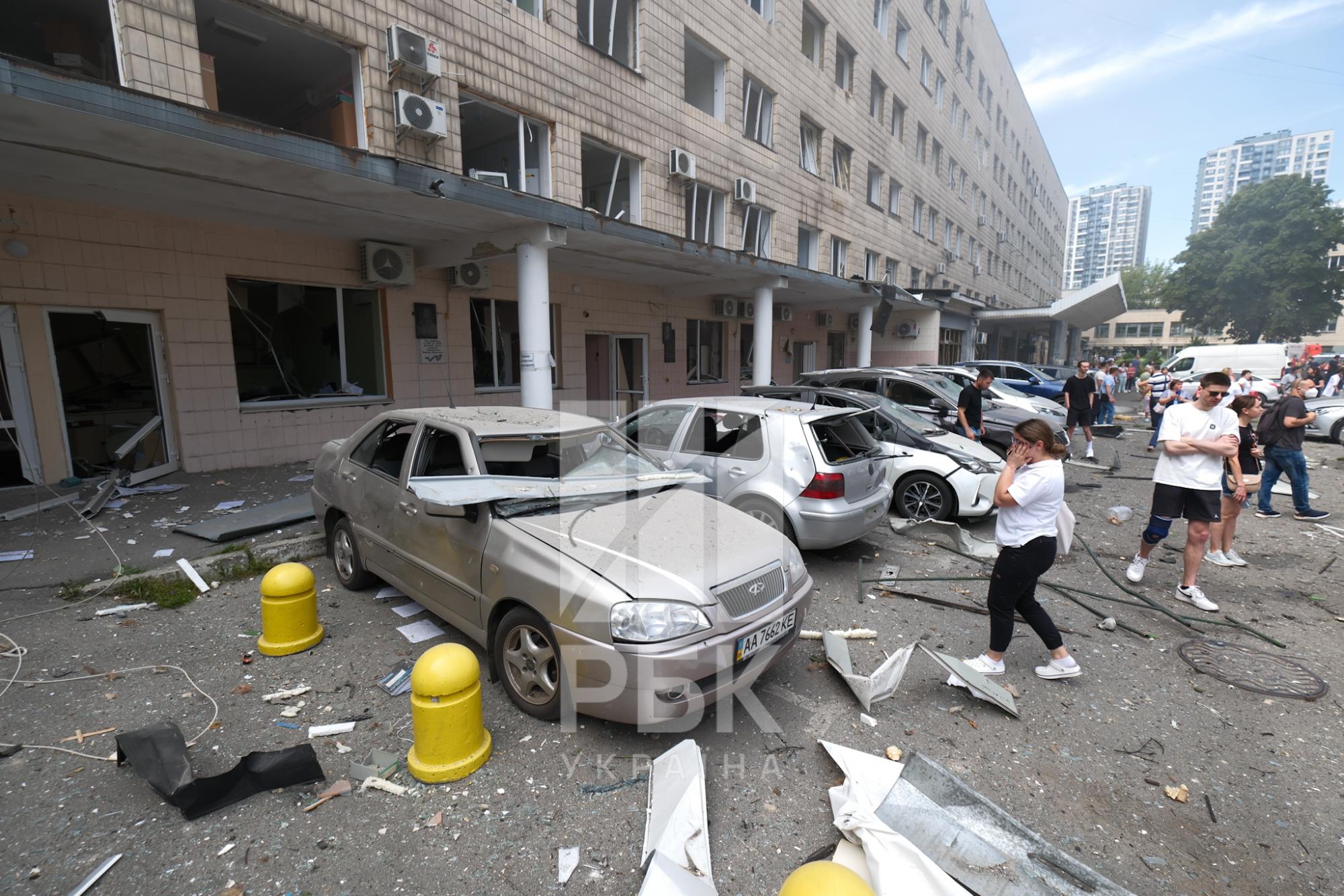 "Постраждали майже всі корпуси". Що відомо про наслідки удару по "Охматдиту" в Києві